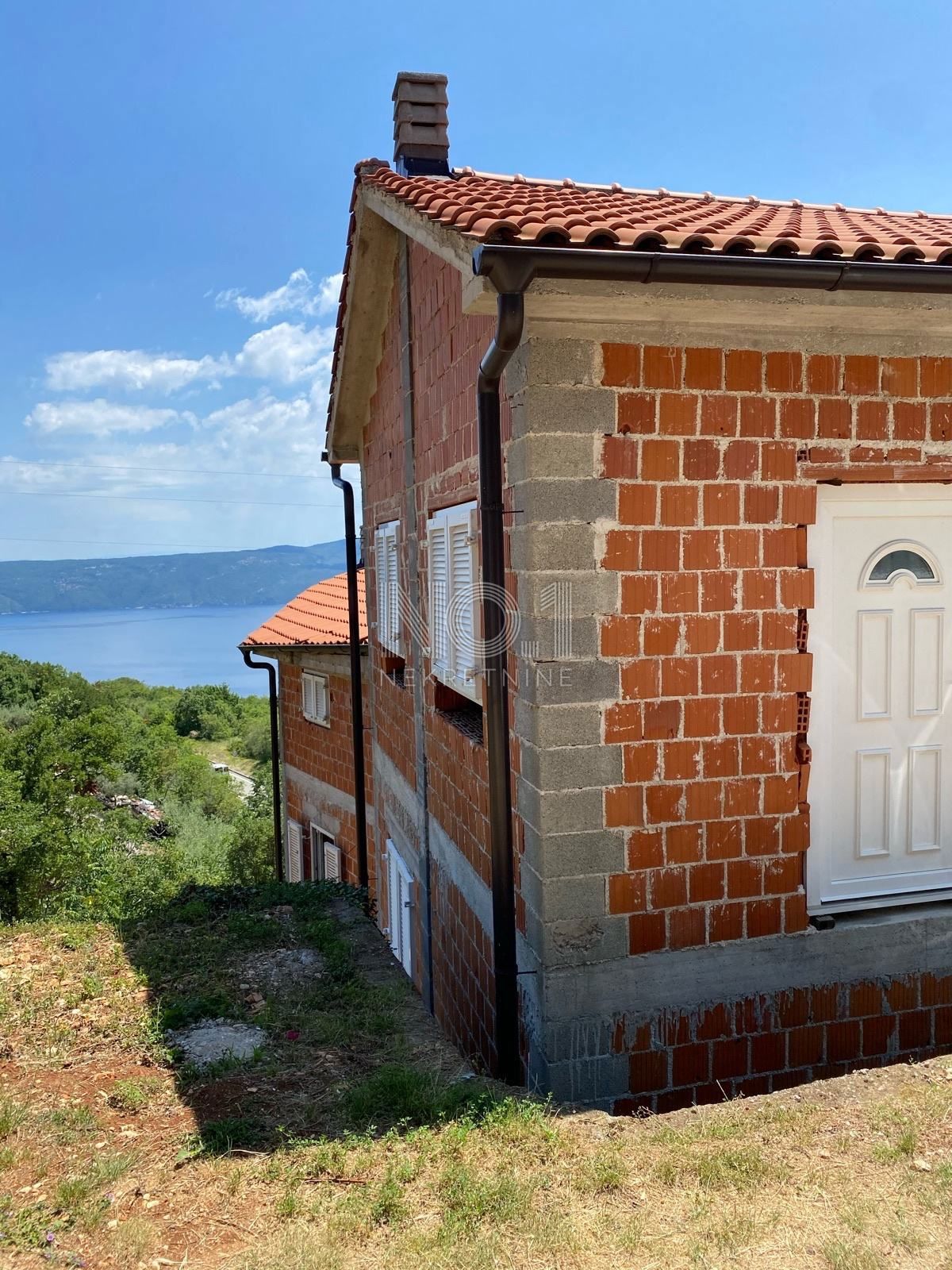 Brseč, Zagore - prodaja 2 dvoetažnih stanovanj s pogledom na morje