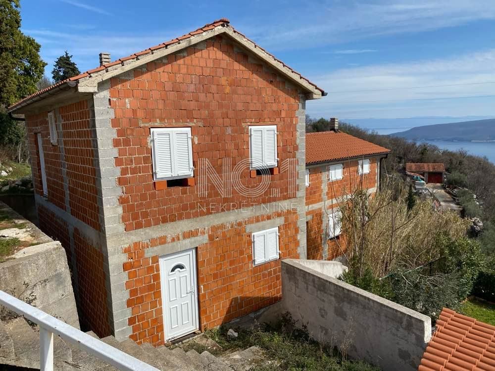 Brseč, Zagore - prodaja 2 dvoetažnih stanovanj s pogledom na morje