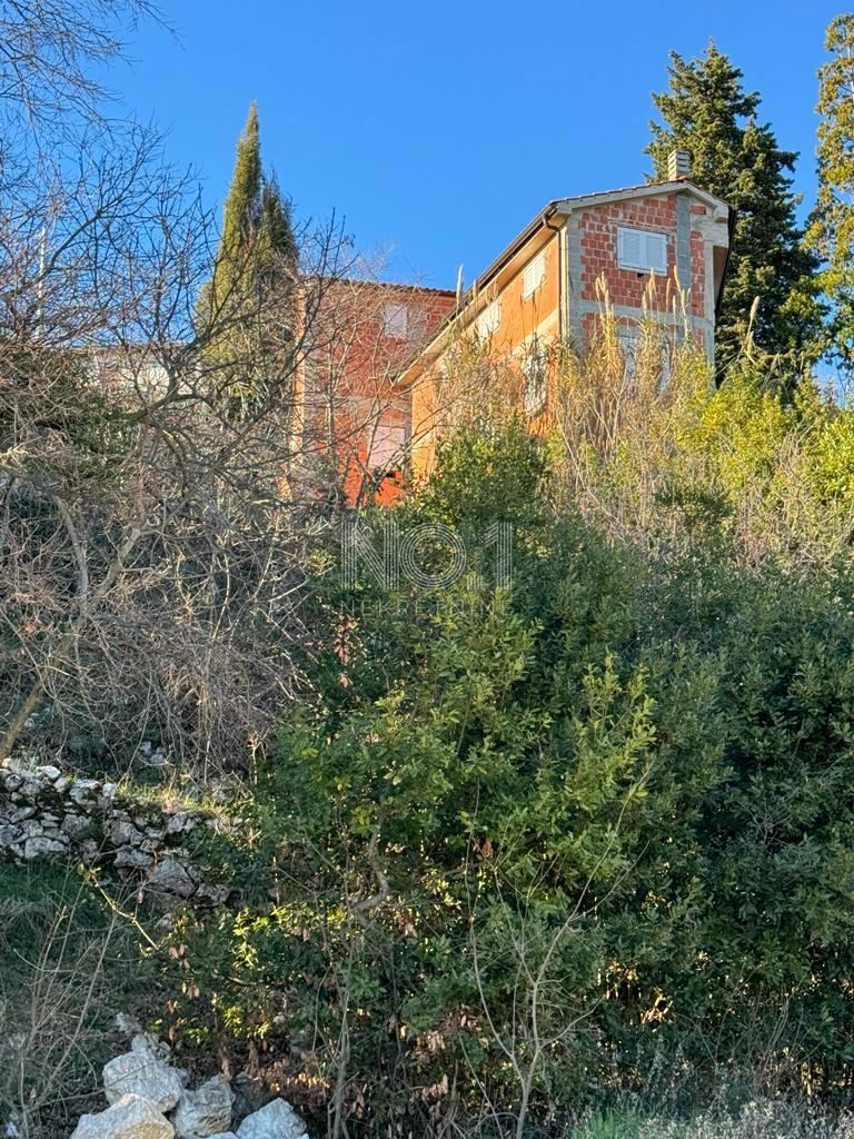Brseč, Zagore - prodaja 2 dvoetažnih stanovanj s pogledom na morje