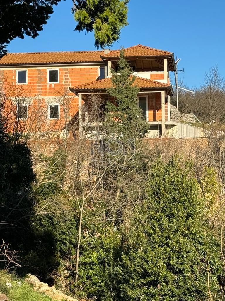 Brseč, Zagore - prodaja 2 dvoetažnih stanovanj s pogledom na morje