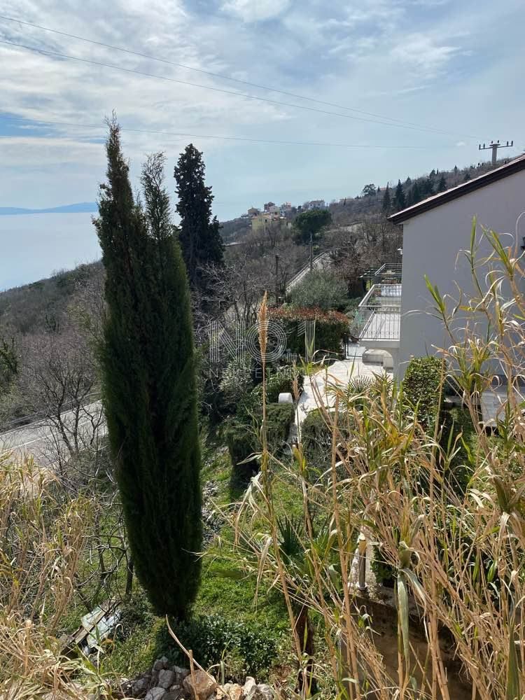 Brseč, Zagore - prodaja 2 dvoetažnih stanovanj s pogledom na morje