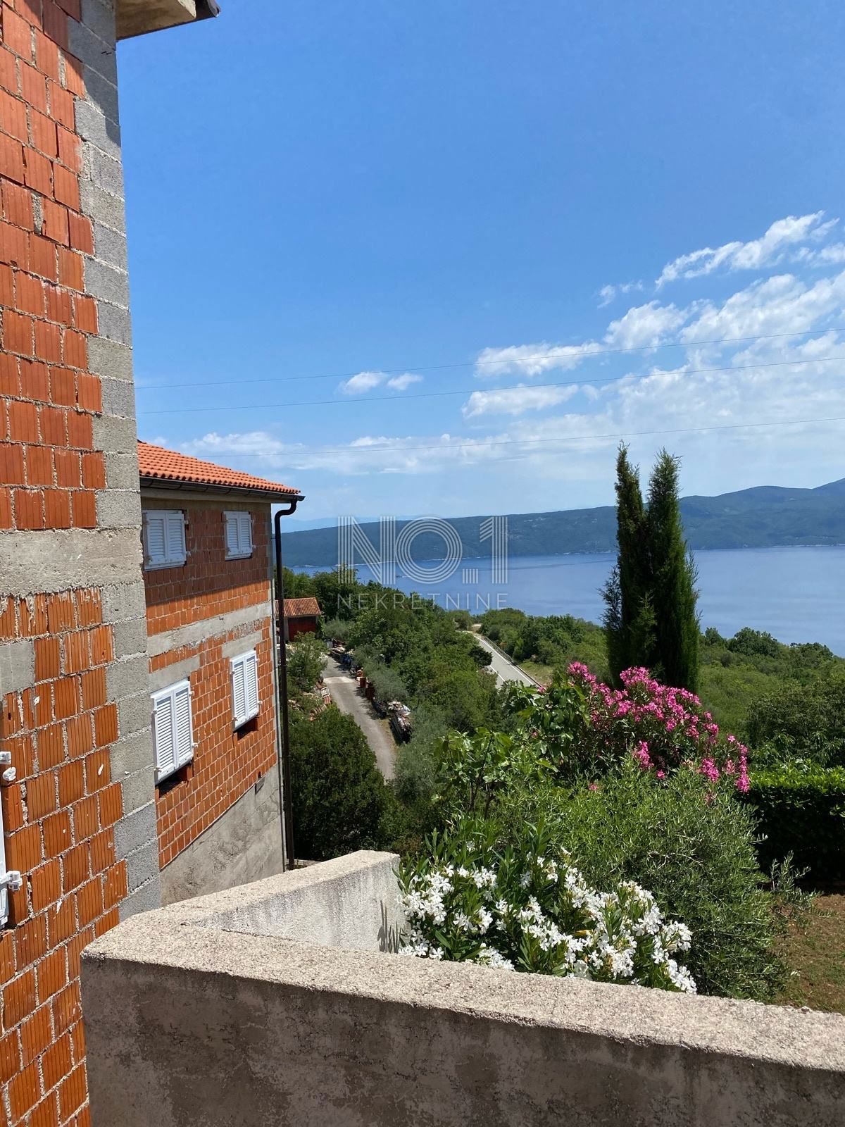 Brseč, Zagore - prodaja 2 dvoetažnih stanovanj s pogledom na morje