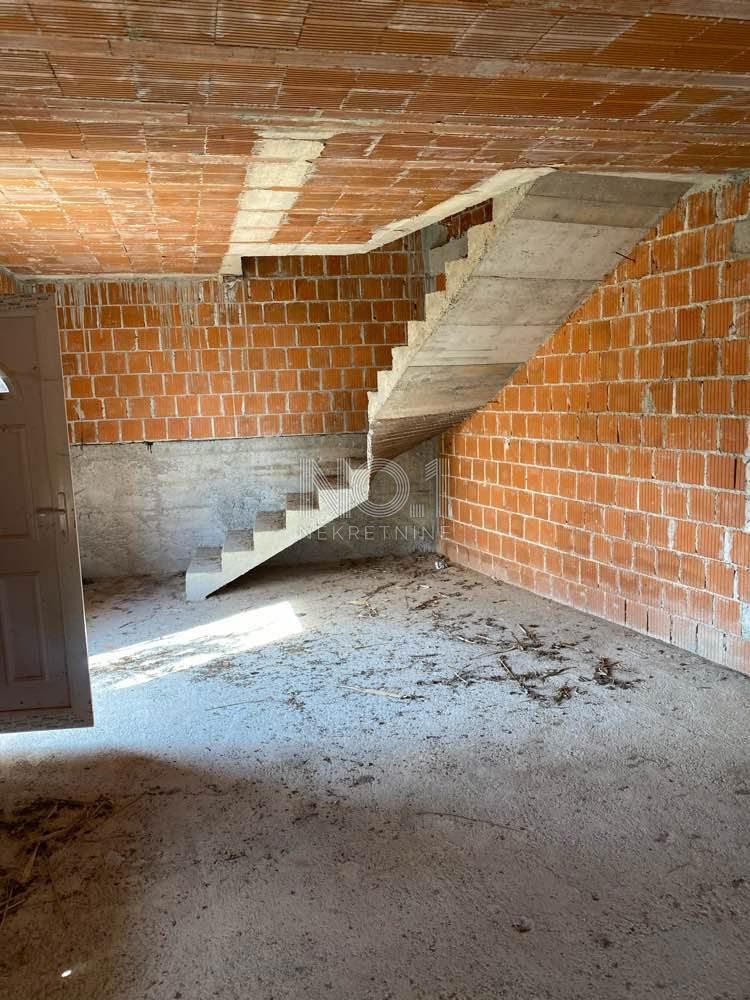 Brseč, Zagore - prodaja 2 dvoetažnih stanovanj s pogledom na morje