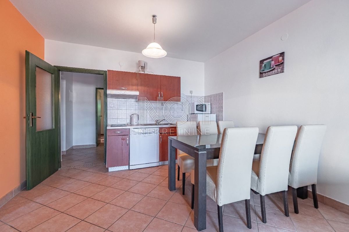 Turnić - prodaja dvosobnega apartmaja z balkonom in pogledom na morje