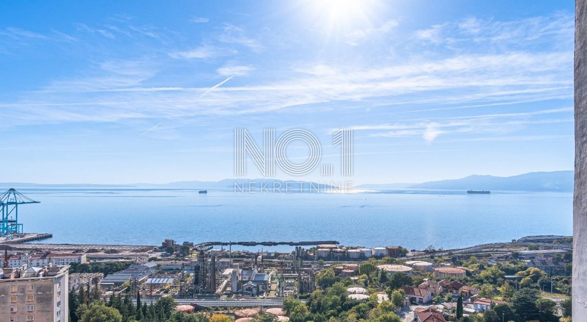 Turnić - prodaja dvosobnega apartmaja z balkonom in pogledom na morje