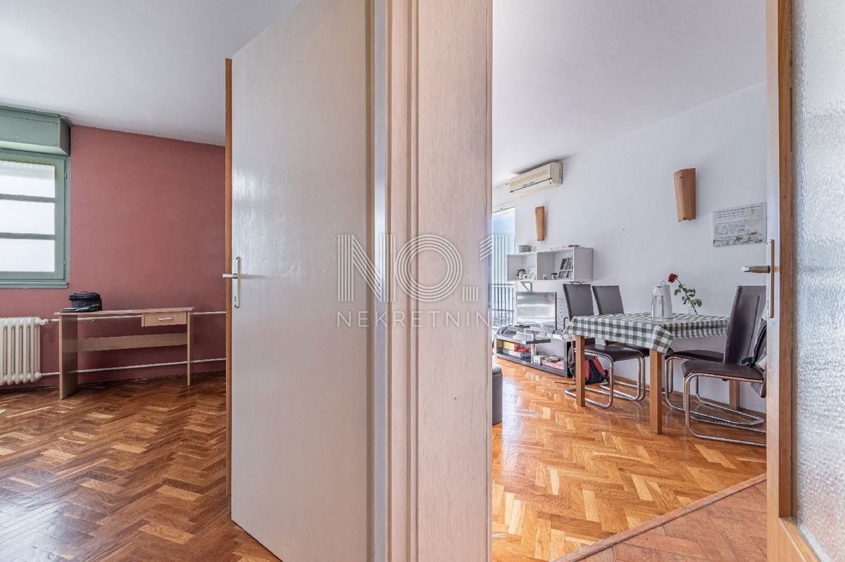 Turnić - prodaja dvosobnega apartmaja z balkonom in pogledom na morje