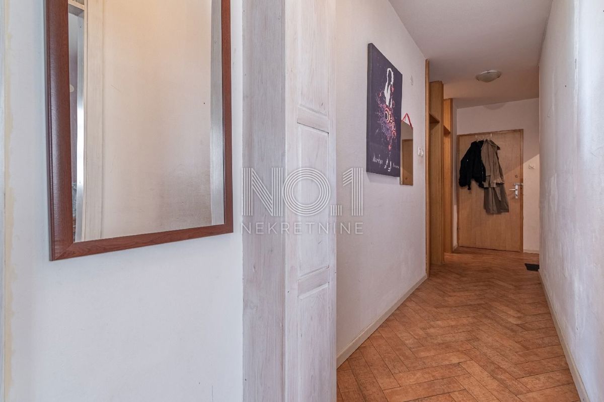 Turnić - prodaja dvosobnega apartmaja z balkonom in pogledom na morje