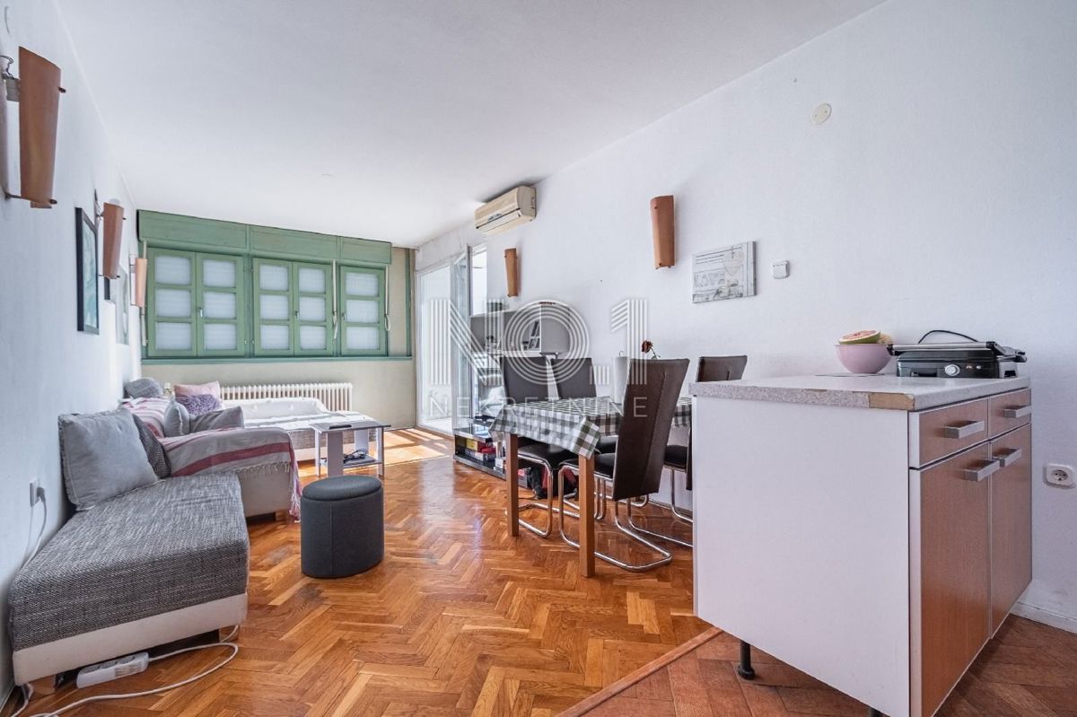 Turnić - prodaja dvosobnega apartmaja z balkonom in pogledom na morje