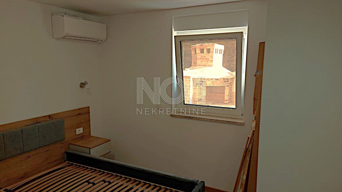 Njivice - luksuzen apartma v pritličju blizu morja