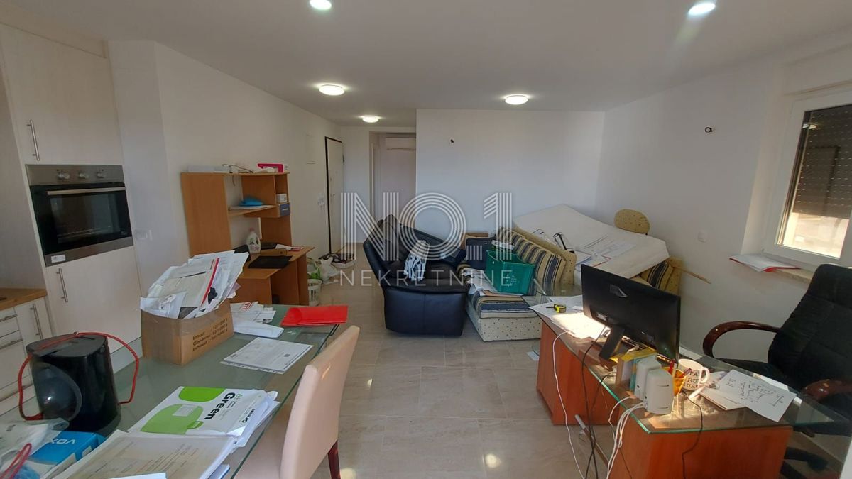 Njivice - luksuzen apartma v pritličju blizu morja