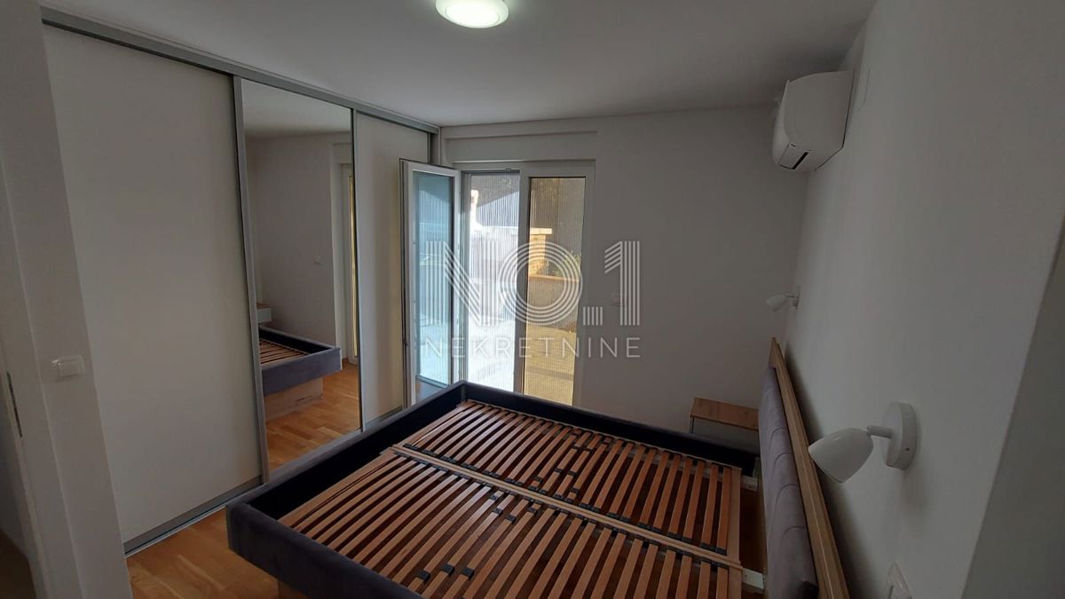 Njivice - luksuzen apartma v pritličju blizu morja