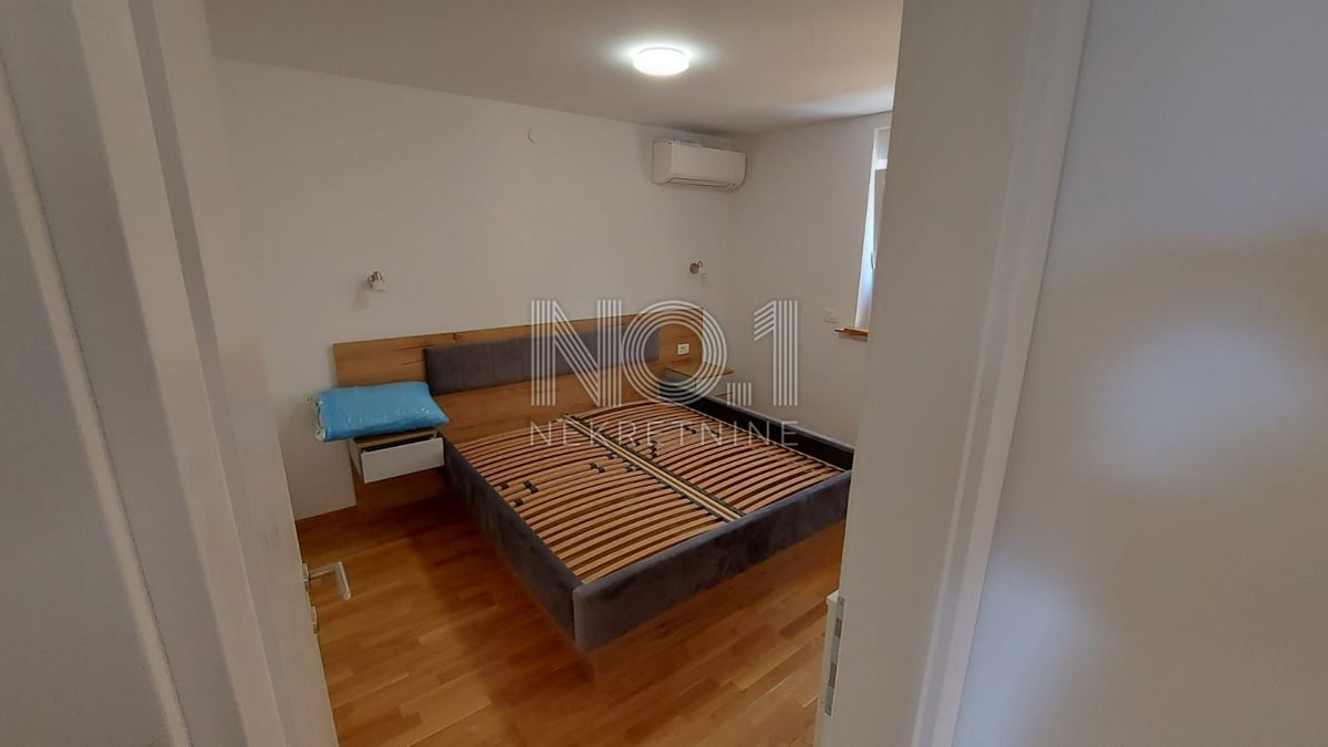 Njivice - luksuzen apartma v pritličju blizu morja
