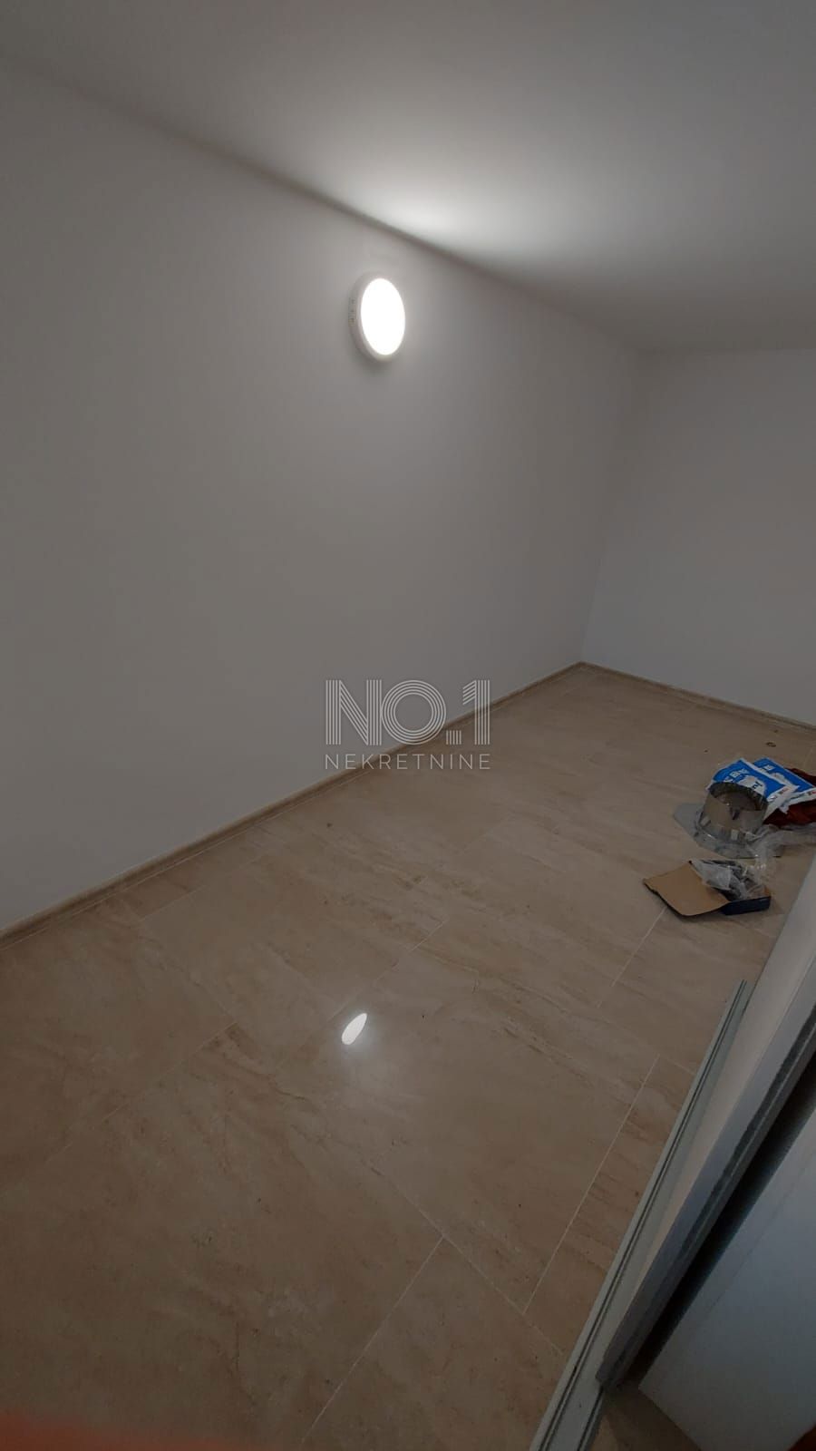 Njivice - luksuzen apartma v pritličju blizu morja
