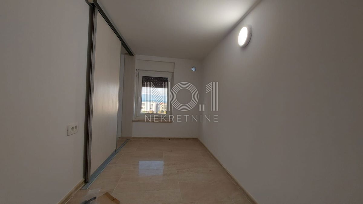 Njivice - luksuzen apartma v pritličju blizu morja