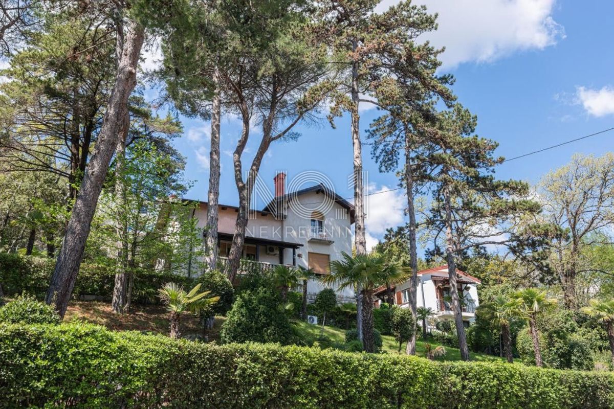 Opatija - prodaja 2 stanovanjskih enot na vrhunski lokaciji z garažo