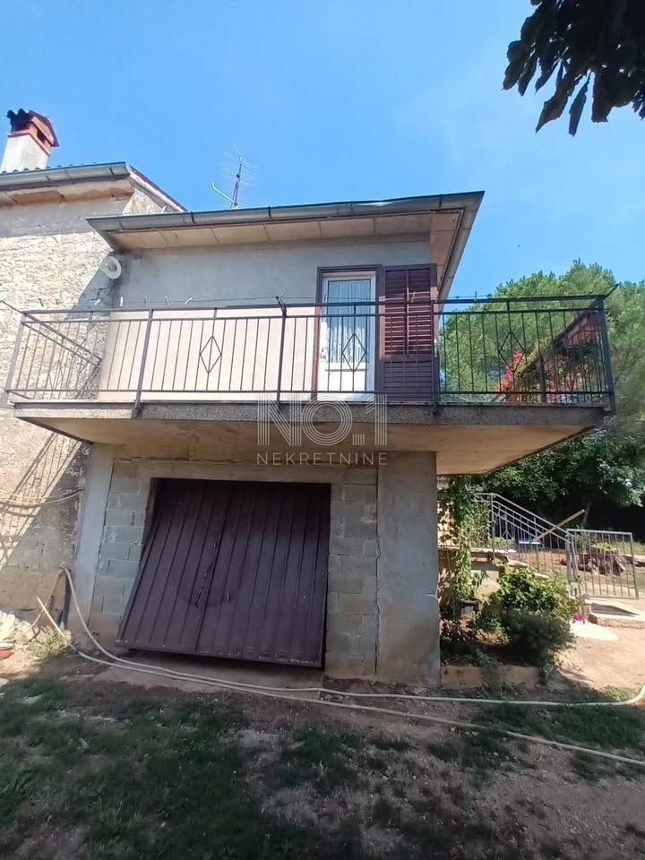 Sveti Lovreč - prodaja kamnitih istrskih starin