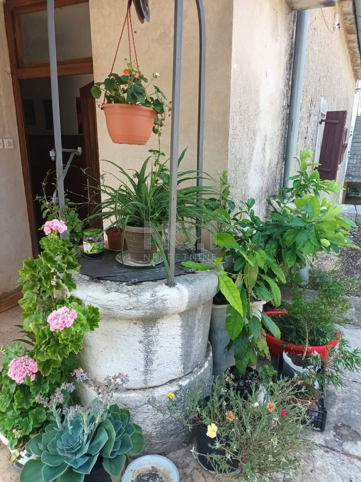 Sveti Lovreč - prodaja kamnitih istrskih starin