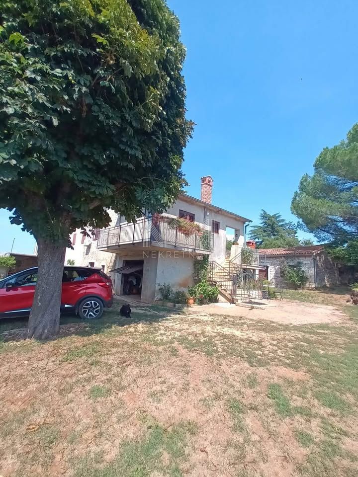Sveti Lovreč - prodaja kamnitih istrskih starin
