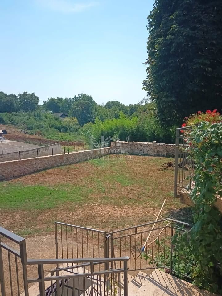 Sveti Lovreč - prodaja kamnitih istrskih starin