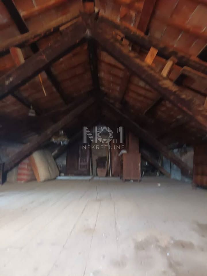 Sveti Lovreč - prodaja kamnitih istrskih starin