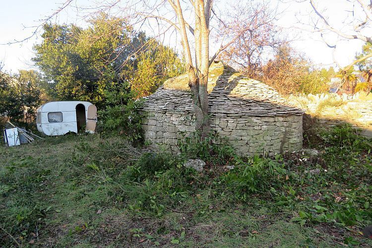 Kmetijsko zemljišče v Peroju, 200m od morja - Prodaja