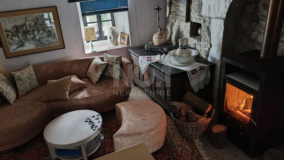 Ročko Polje - prodaja 2 istrskih hiš z impozantnimi vrtovi in bazeni