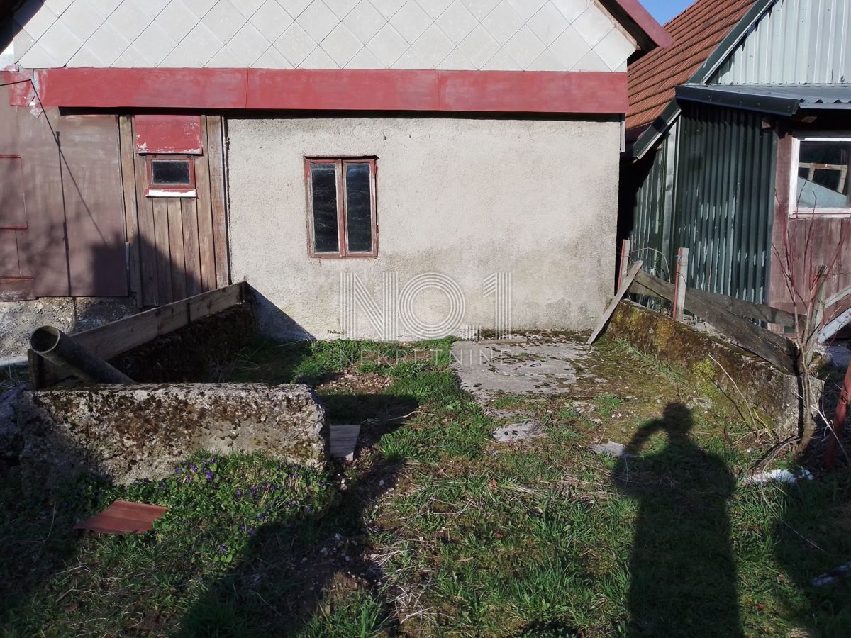 Mrkopalj - prodaja hiše z velikim kmetijskim zemljišče