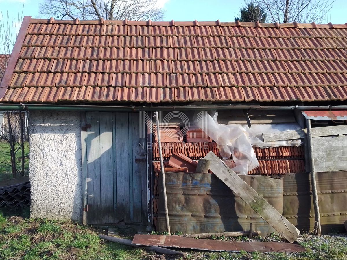 Mrkopalj - prodaja hiše z velikim kmetijskim zemljišče