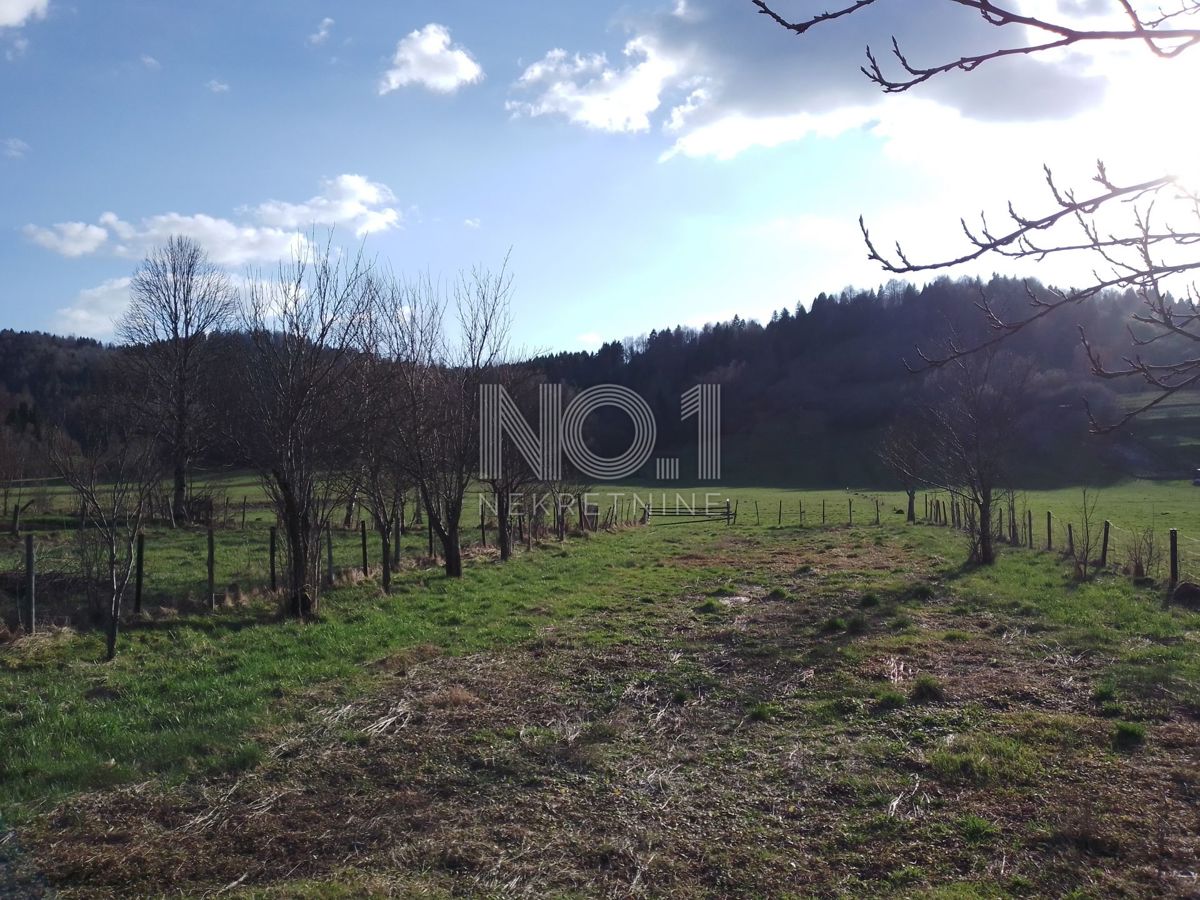 Mrkopalj - prodaja hiše z velikim kmetijskim zemljišče