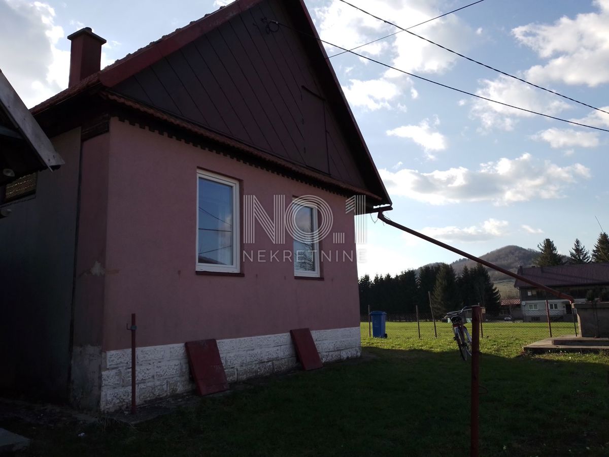 Mrkopalj - prodaja hiše z velikim kmetijskim zemljišče