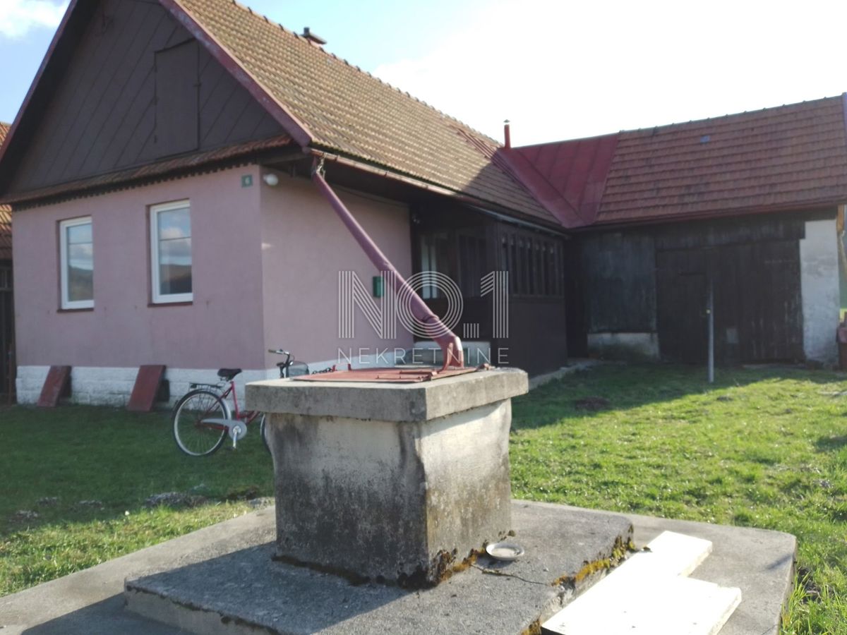 Mrkopalj - prodaja hiše z velikim kmetijskim zemljišče