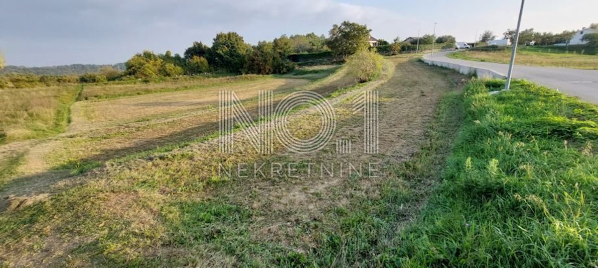 Lindar - prodaja gradbenega zemljišča za gradnjo hiše