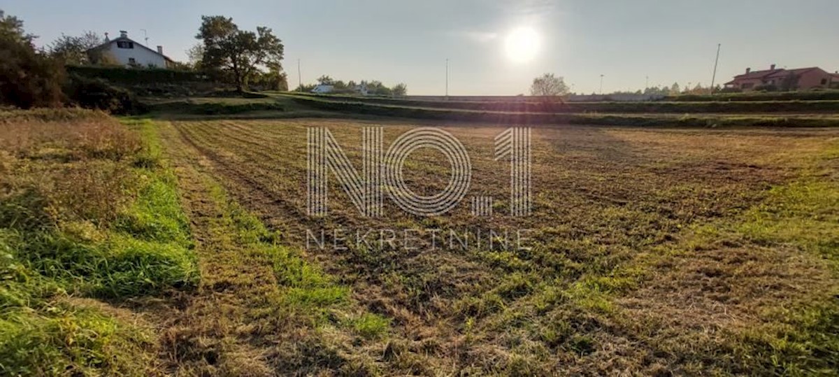 Lindar - prodaja gradbenega zemljišča za gradnjo hiše