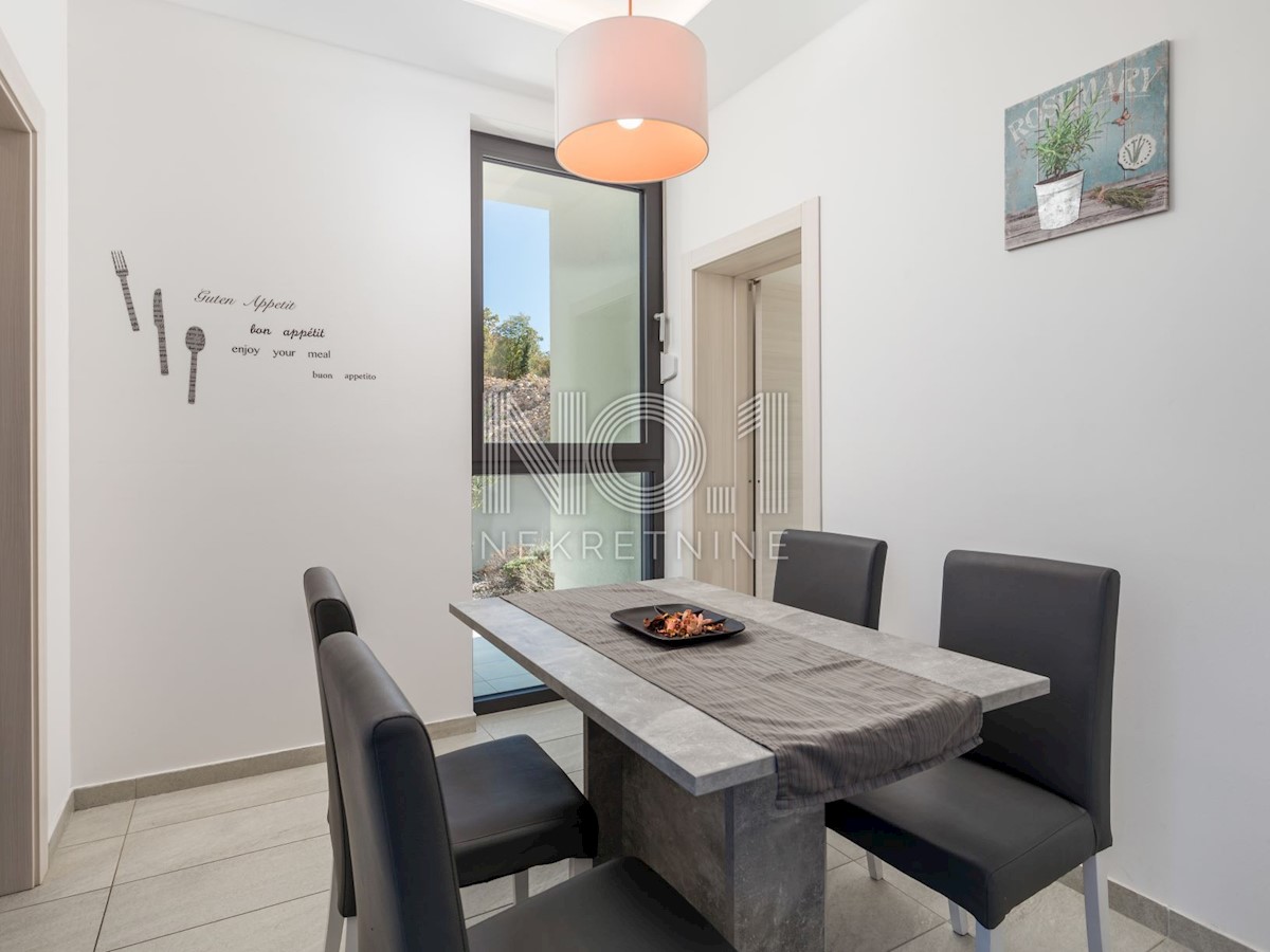 Hiša Kostrena, 330m2