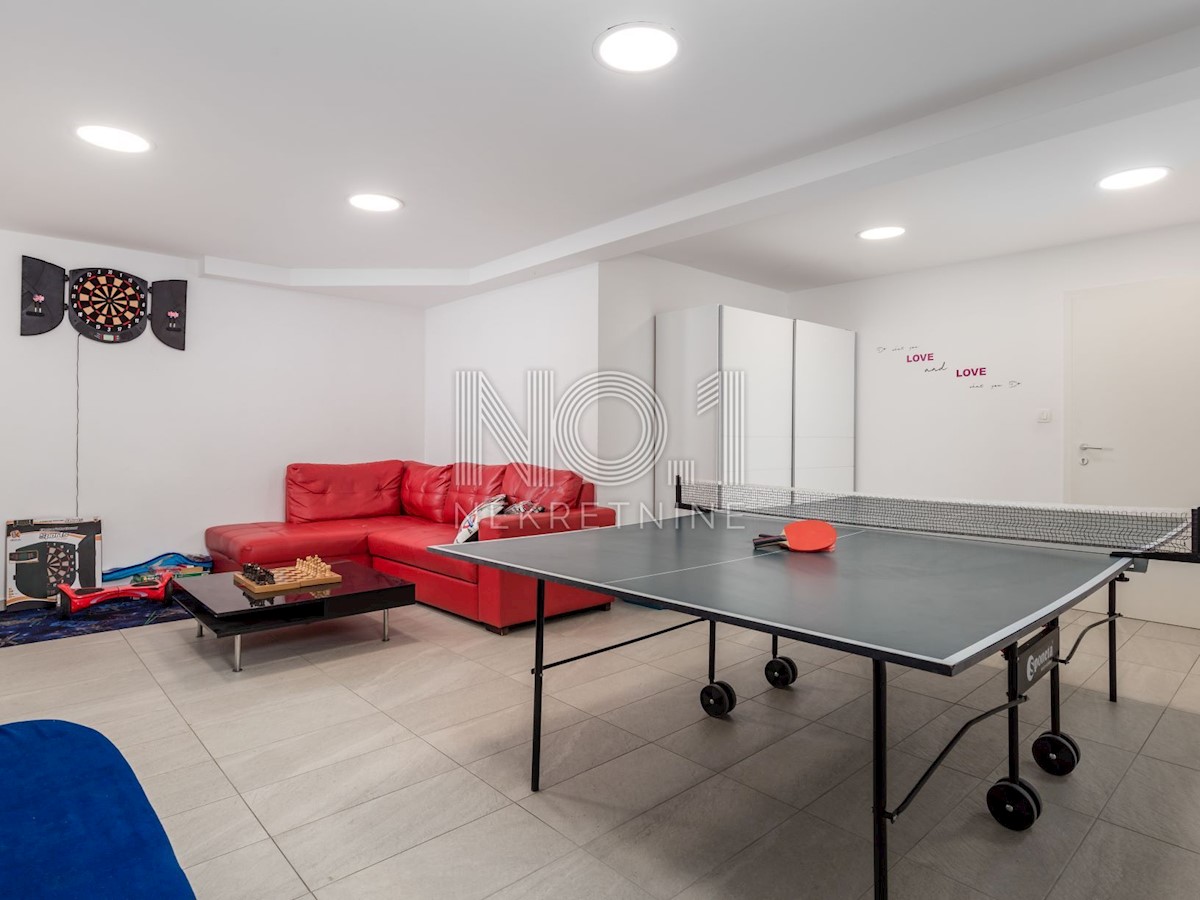Hiša Kostrena, 330m2