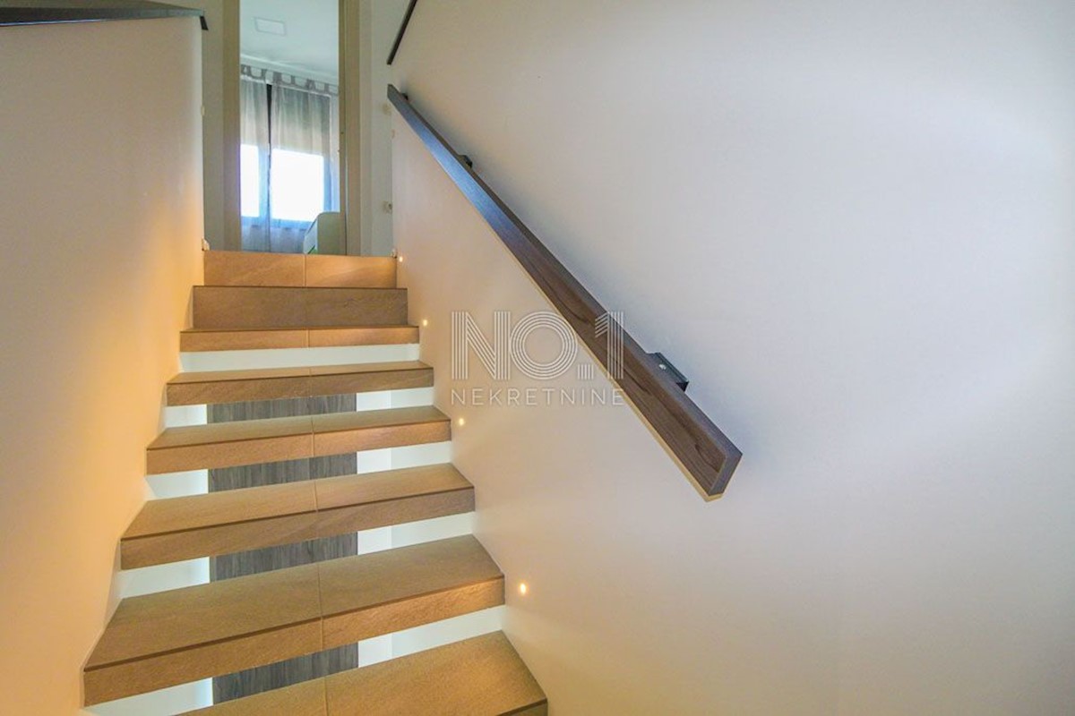 Hiša Kostrena, 330m2