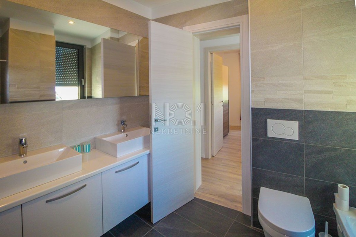 Hiša Kostrena, 330m2