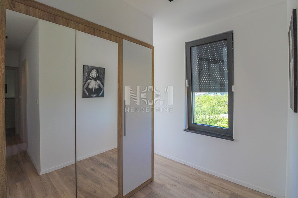 Hiša Kostrena, 330m2