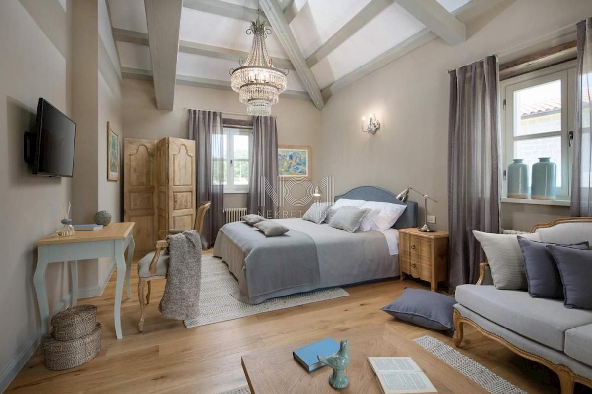 Kanfanar - Luksuzna kamena villa sa bazenom 