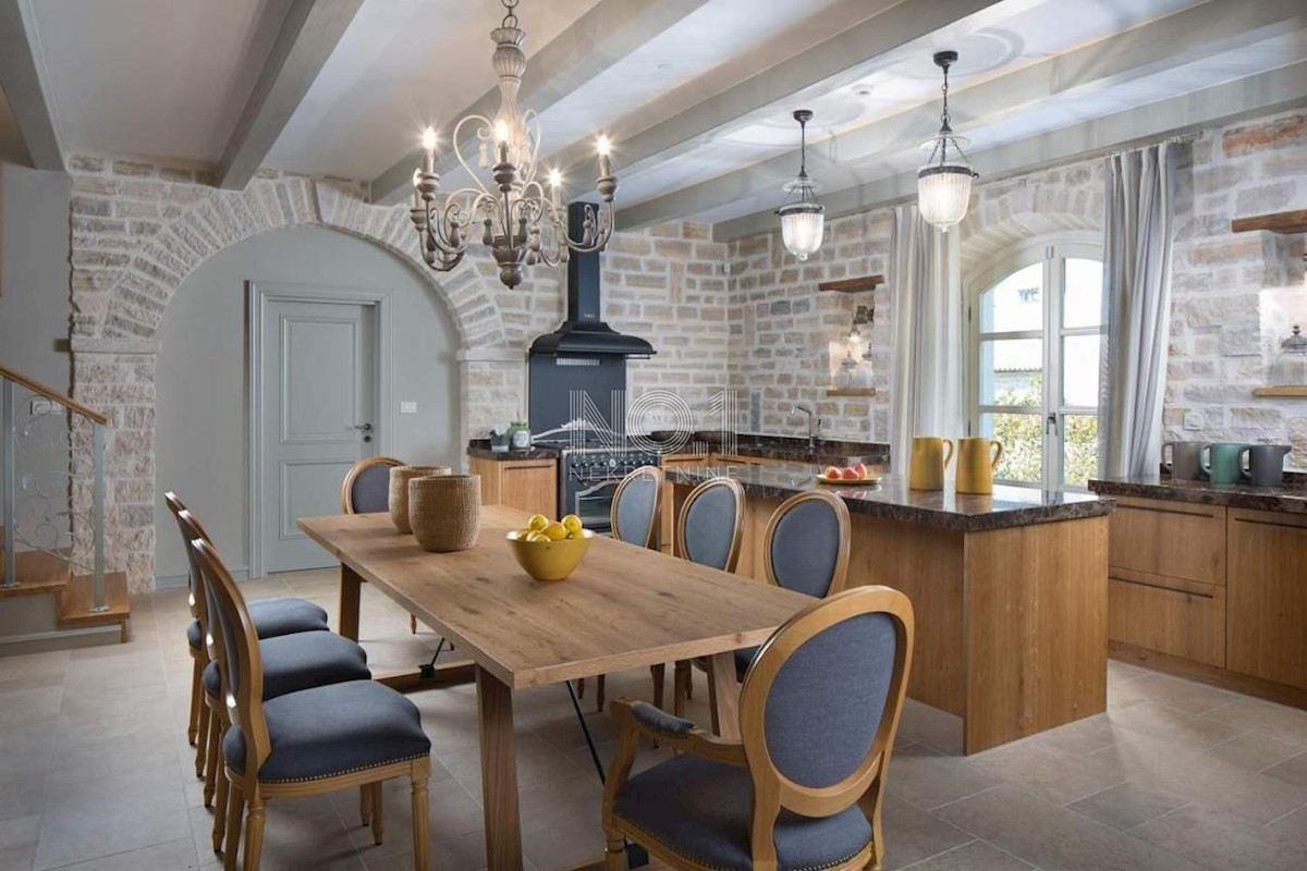Kanfanar - Luksuzna kamena villa sa bazenom 