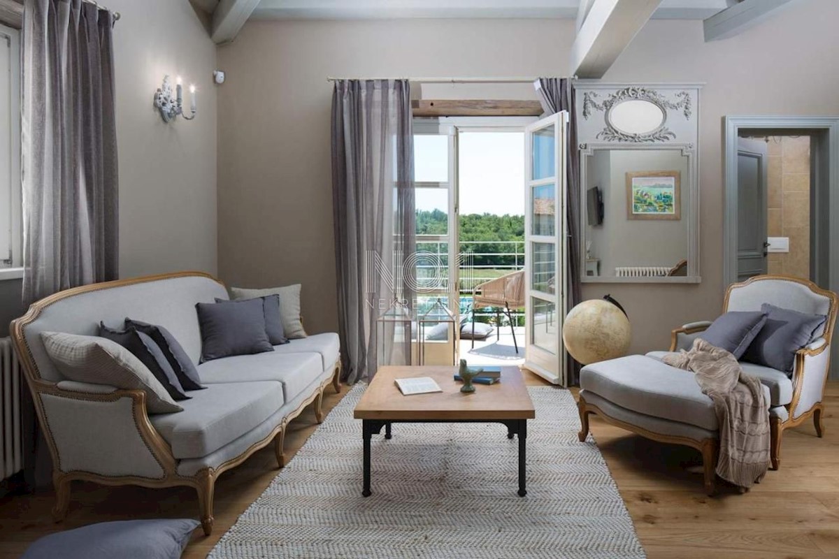 Kanfanar - Luksuzna kamena villa sa bazenom 