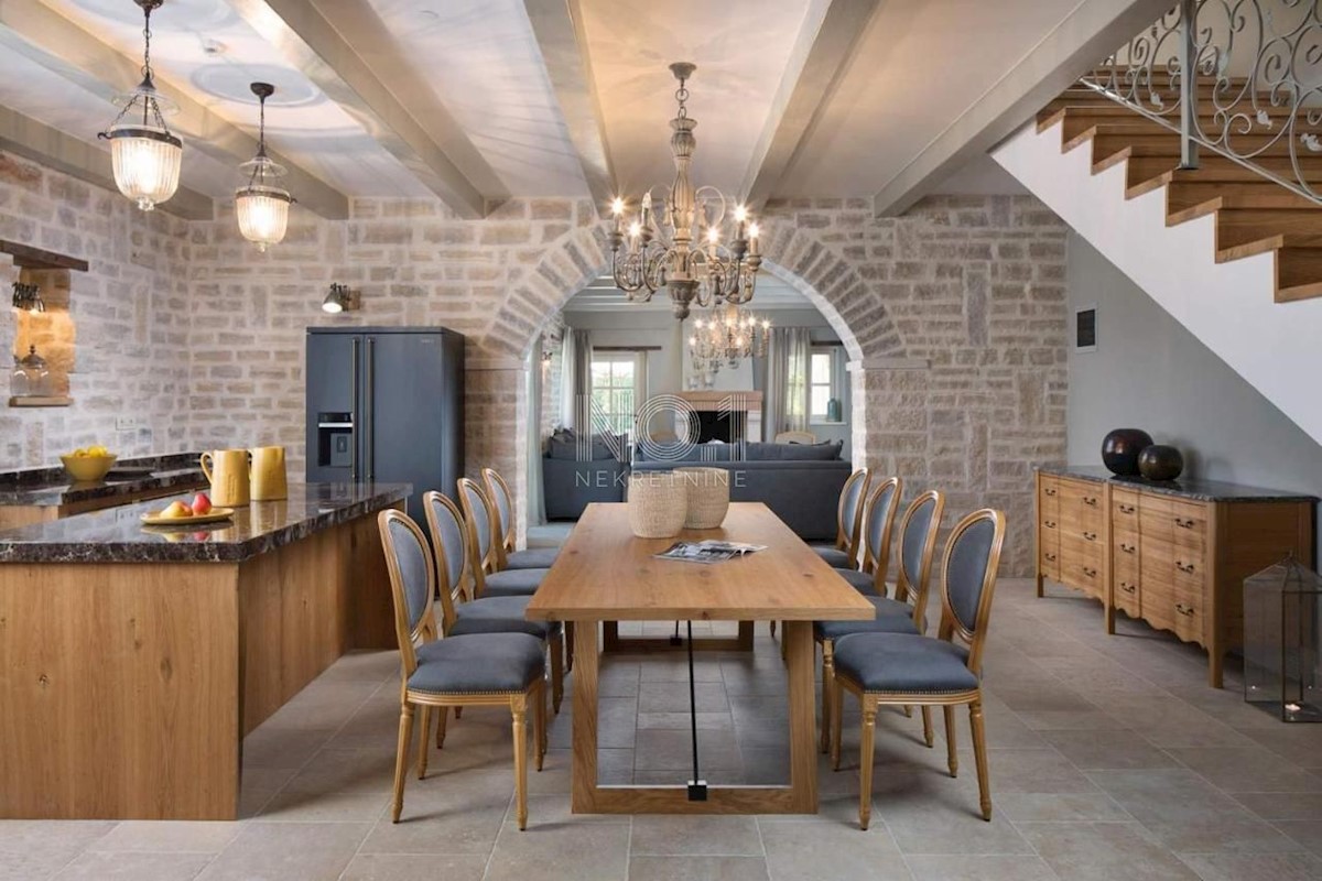 Kanfanar - Luksuzna kamena villa sa bazenom 