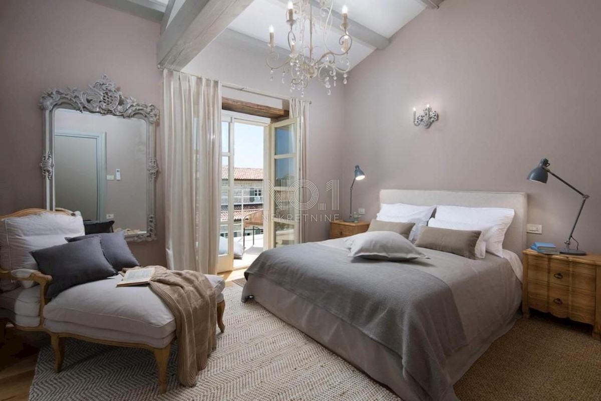 Kanfanar - Luksuzna kamena villa sa bazenom 