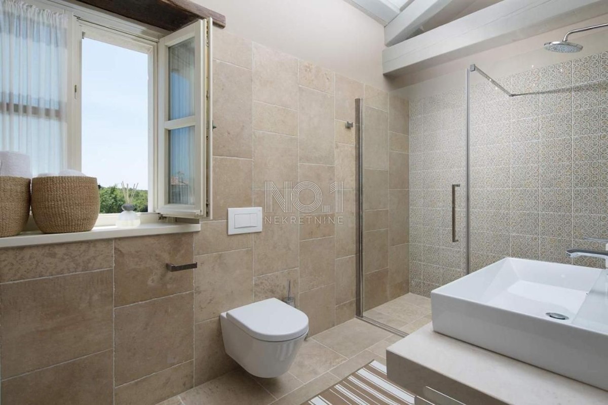 Kanfanar - Luksuzna kamena villa sa bazenom 