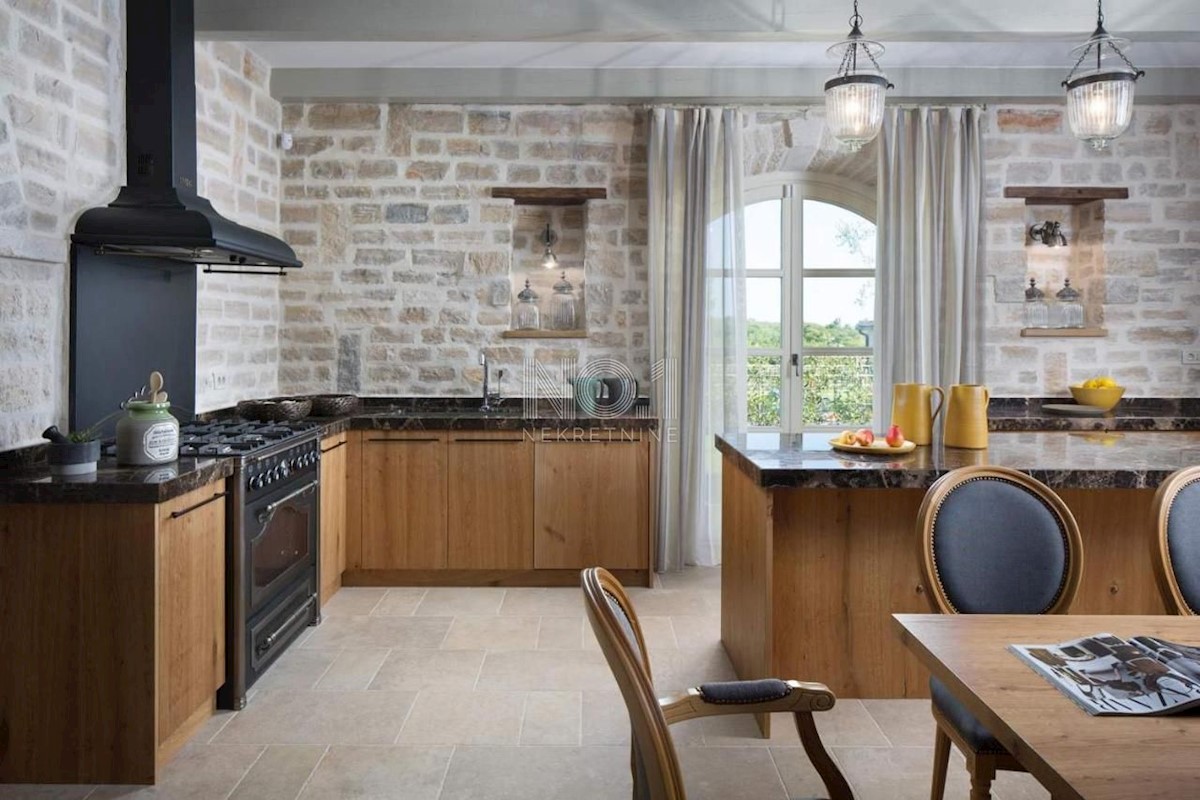 Kanfanar - Luksuzna kamena villa sa bazenom 
