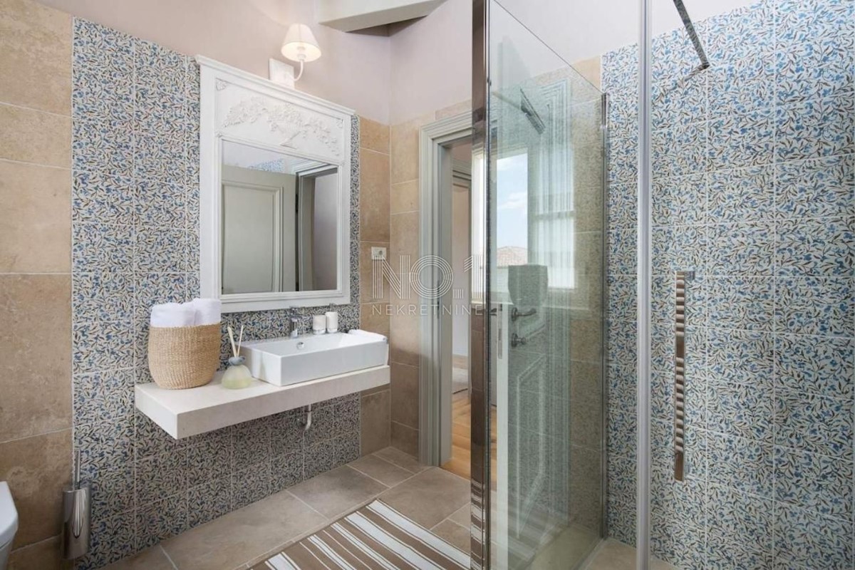 Kanfanar - Luksuzna kamena villa sa bazenom 