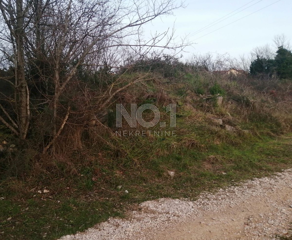 Buje, Kaštel - prodaja gradbenega zemljišča