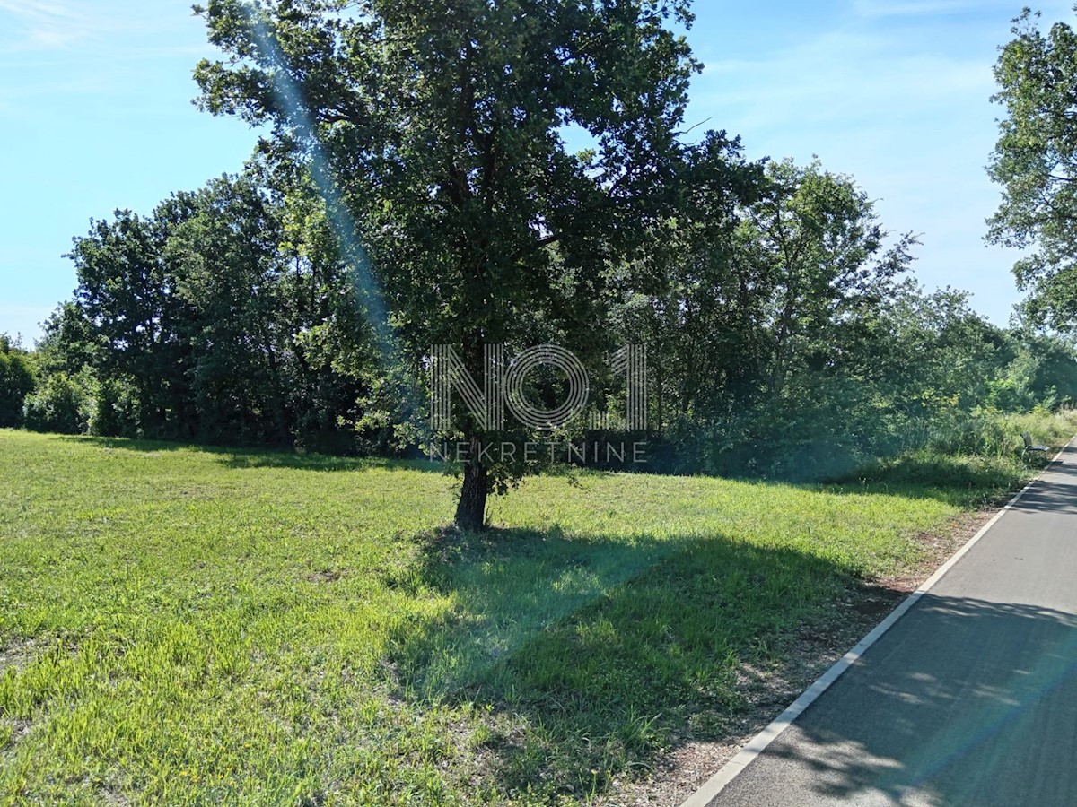 Materada, Poreč - gradbeno zemljišče 300 m od morja