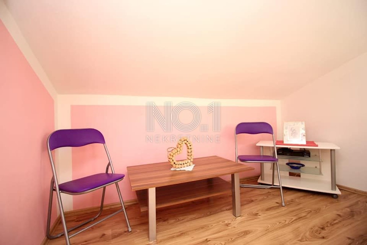 Grižane - hiša s tremi apartmaji