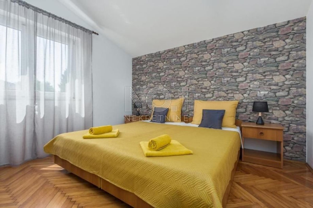 Pula, Štinjan - prostorna hiša z velikim potencialom